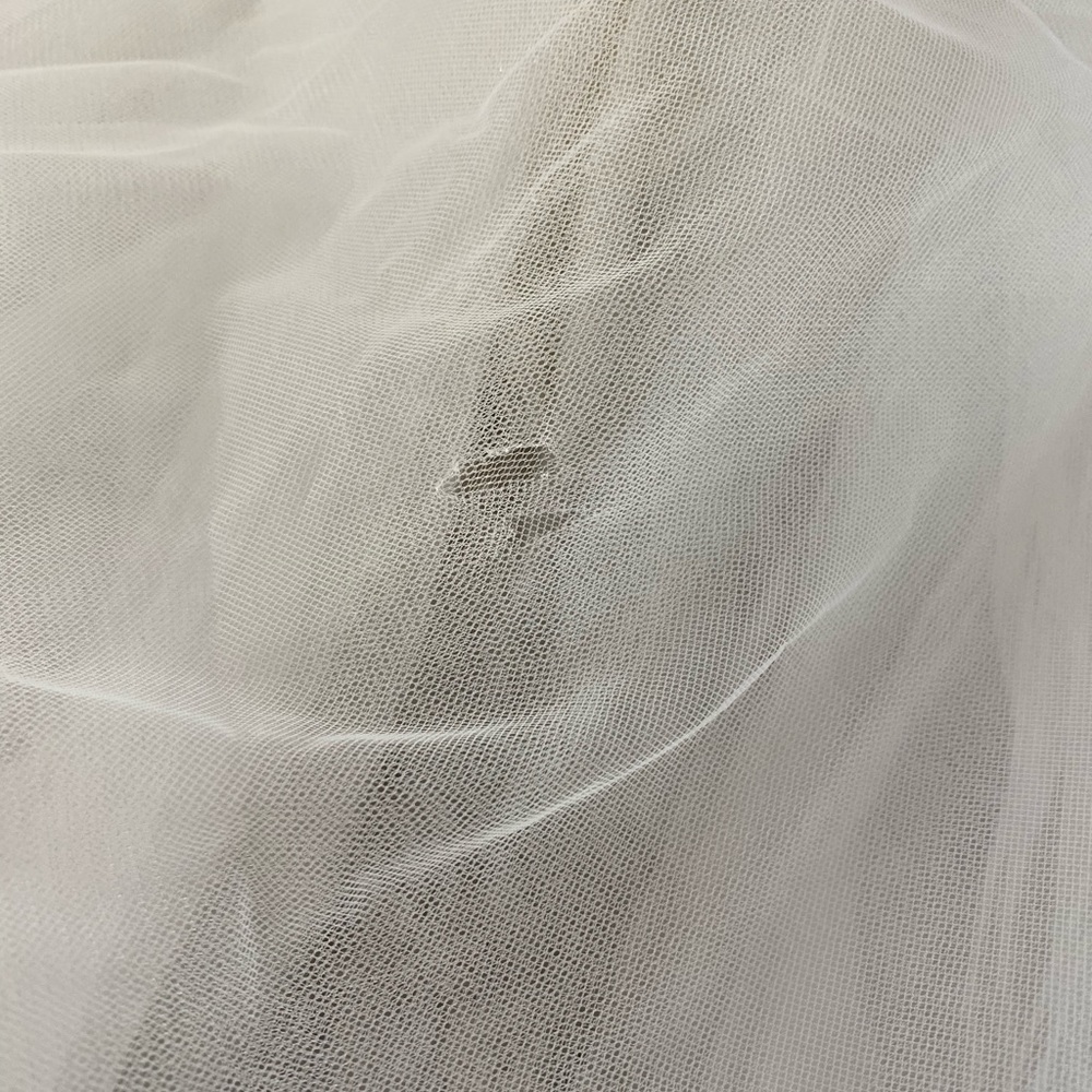 Allure Bridals 9300 wedding dress in ivory/silver - Picture 14 of 16